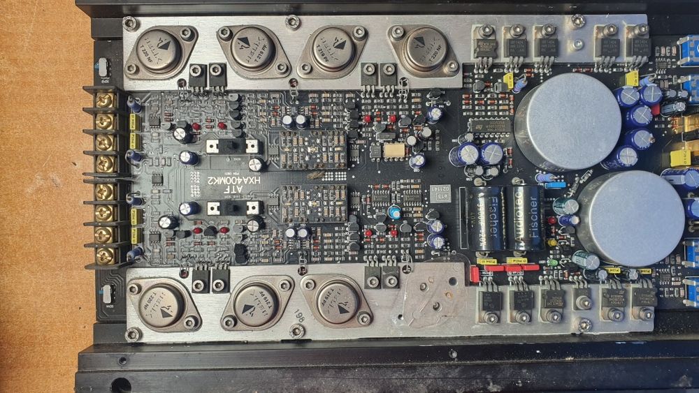 Wysokiej klasy wzmacniacz samochodowy helix hxa 400 mk2