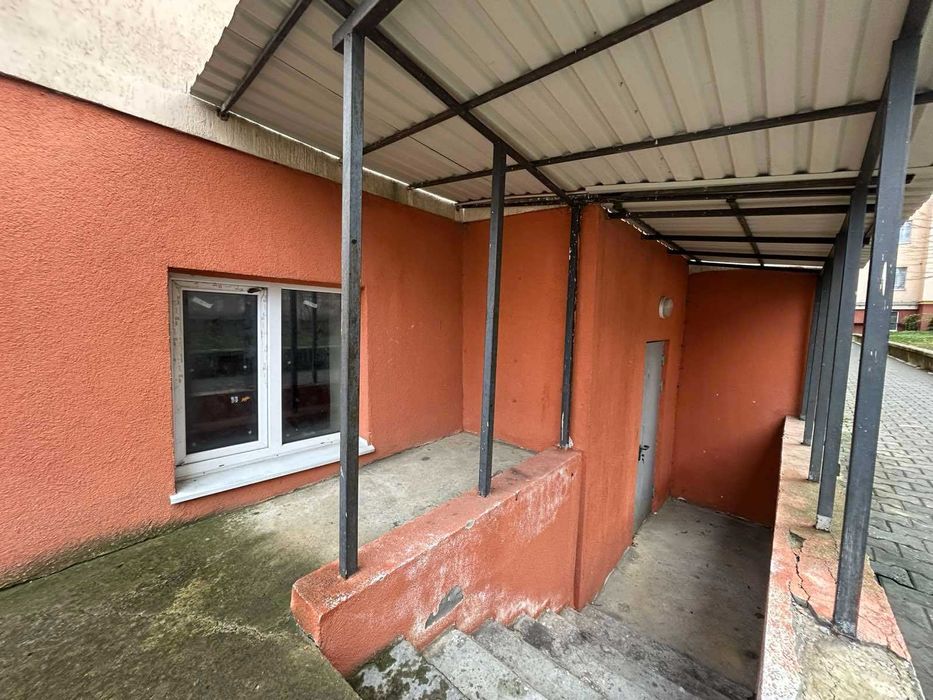 Здається комерційне приміщення на вул. Озерна, площа 79 кв.м