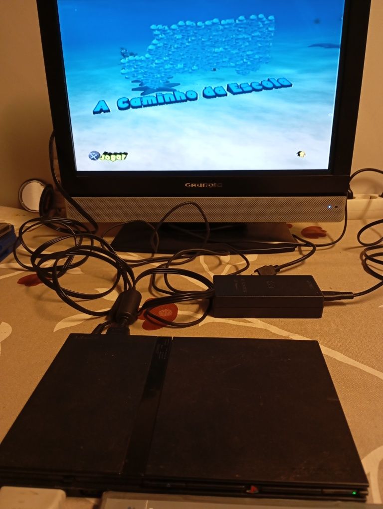 Ps2 Slim com cabos