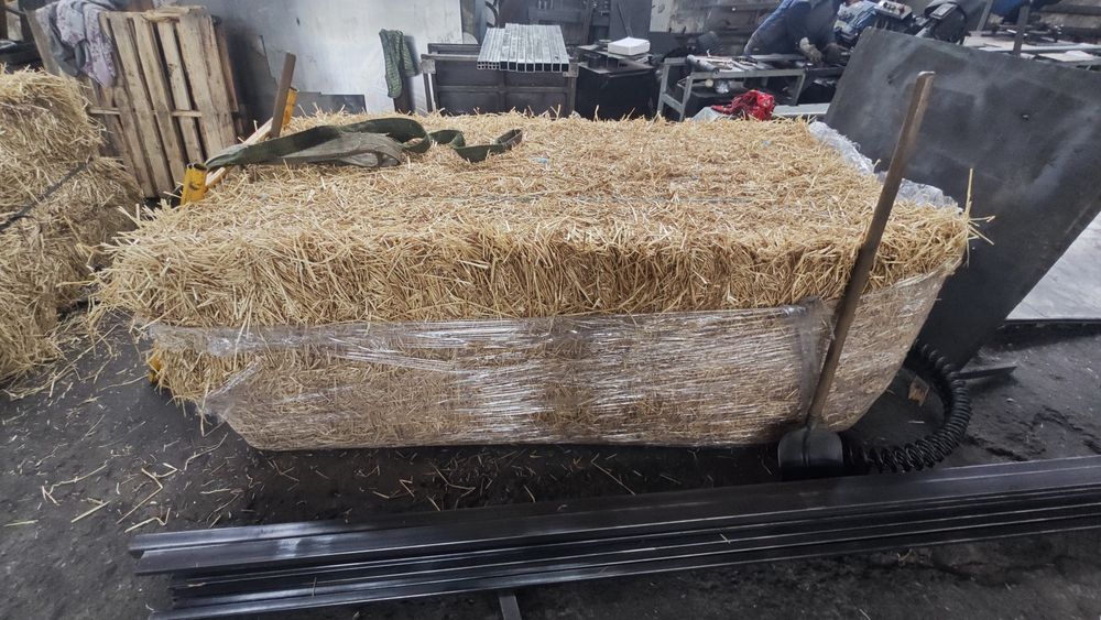 Великий тюк соломи.