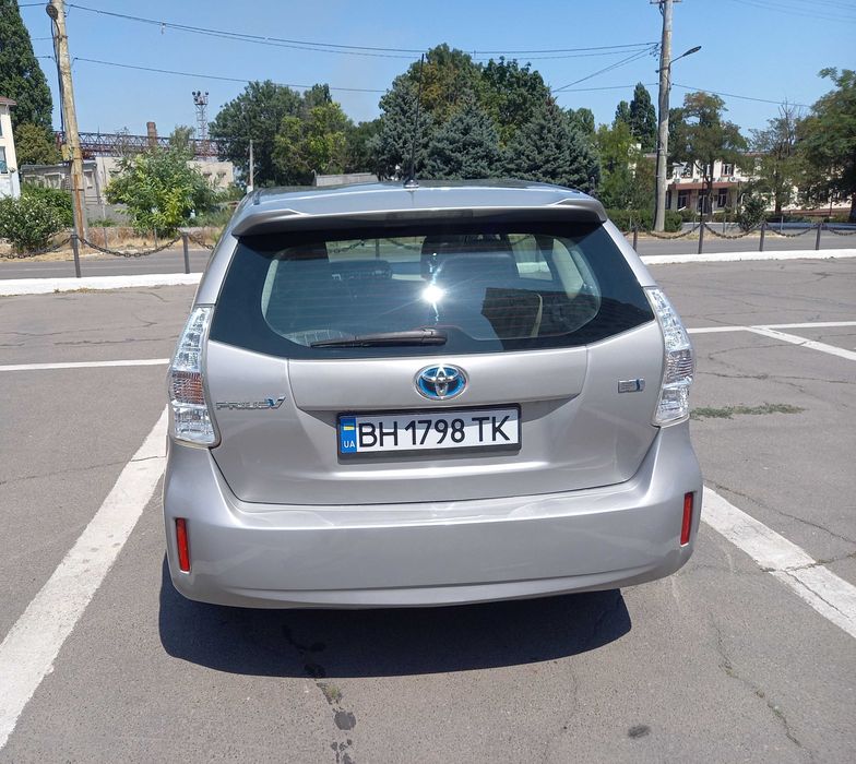 Toyota Prius V универсал 2014