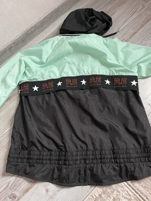 Спортивна вітровка H&M