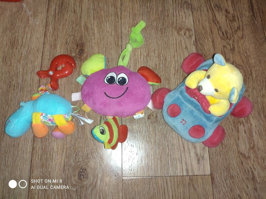 Музичні іграшки, ціна за обидві разом + в подарунок ведмедик на машині