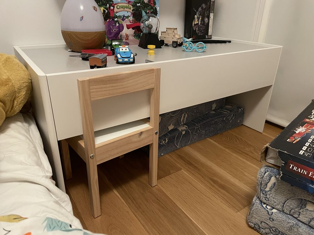 Mesa de atividades c arrumacao