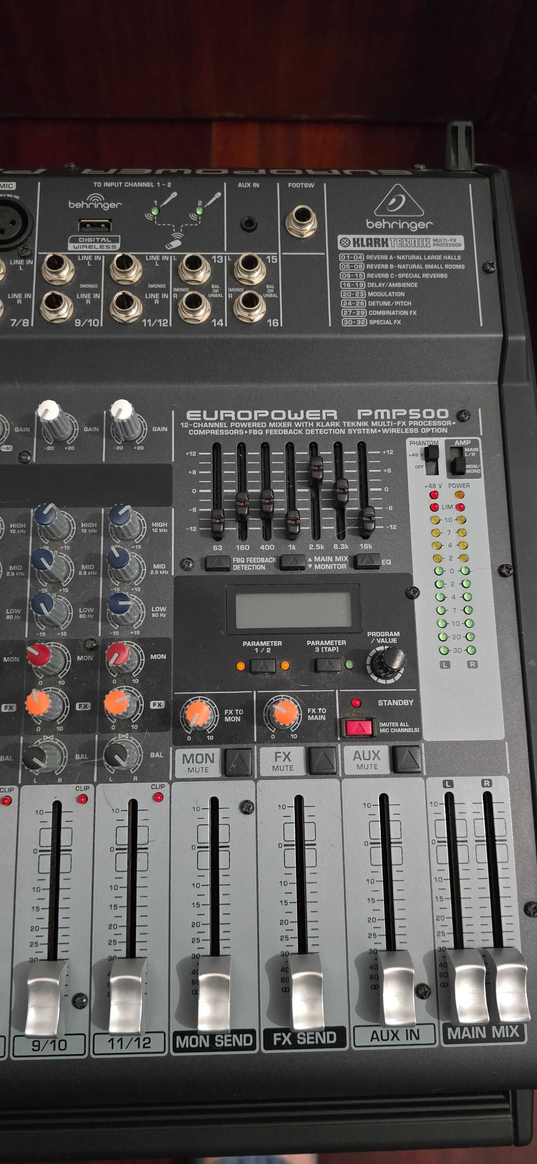 Misturador de potência com 12 canais - Behringer PMP 500
