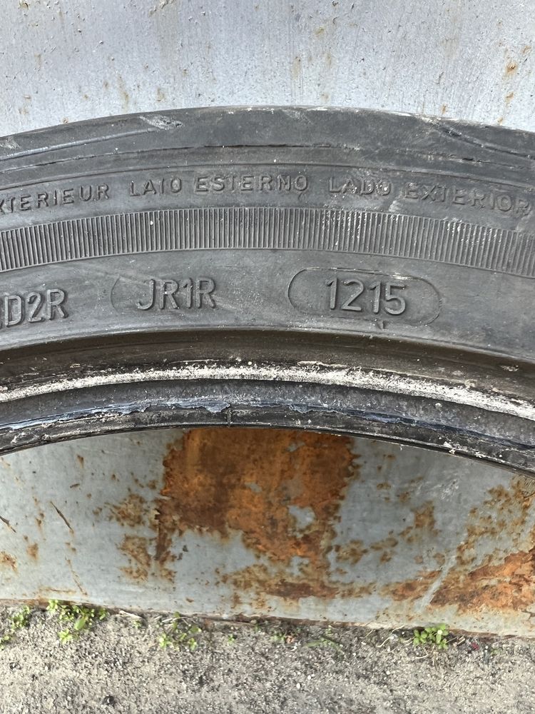 Покришки Goodyear р18  235/40