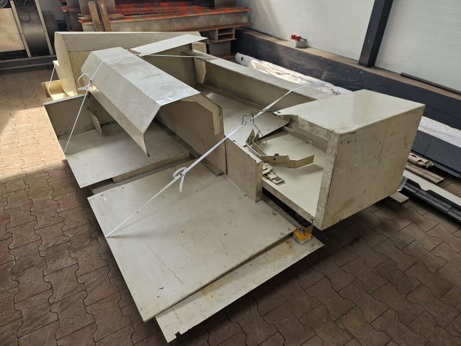 Podajnik blachy z napedem serwo