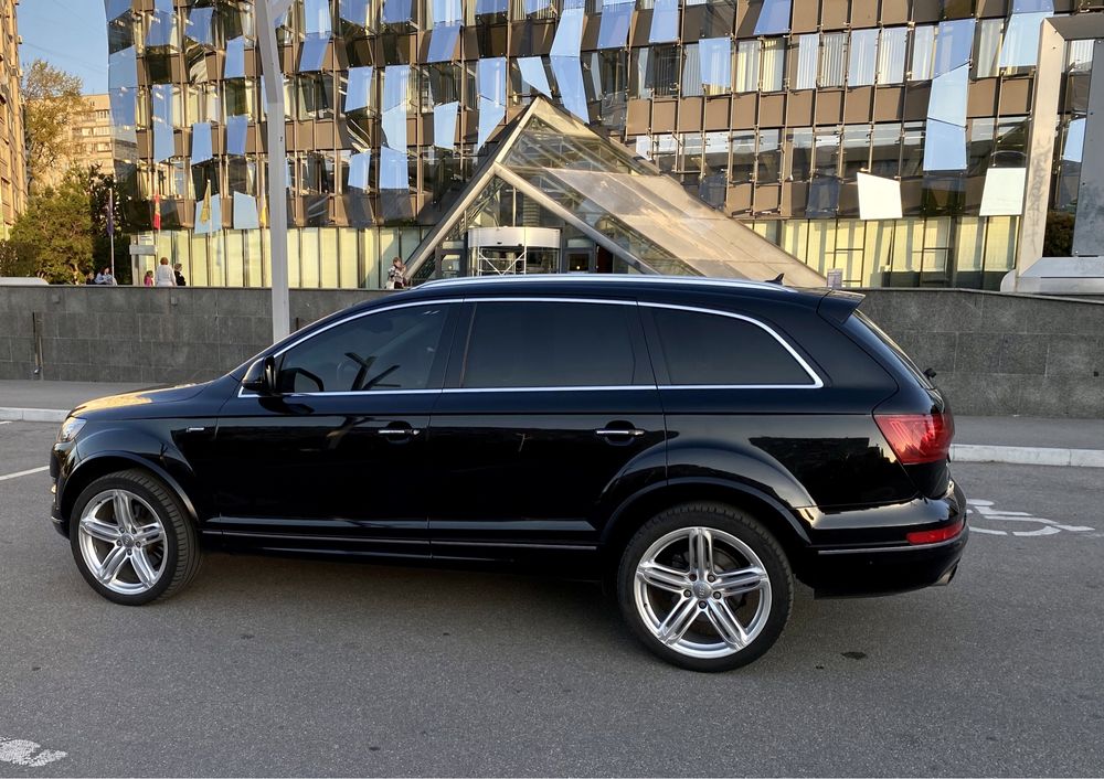 Продам Audi Q7