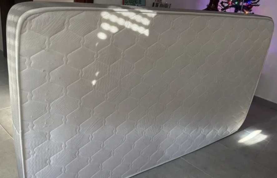 Colchão solteiro 200 x 100 cm