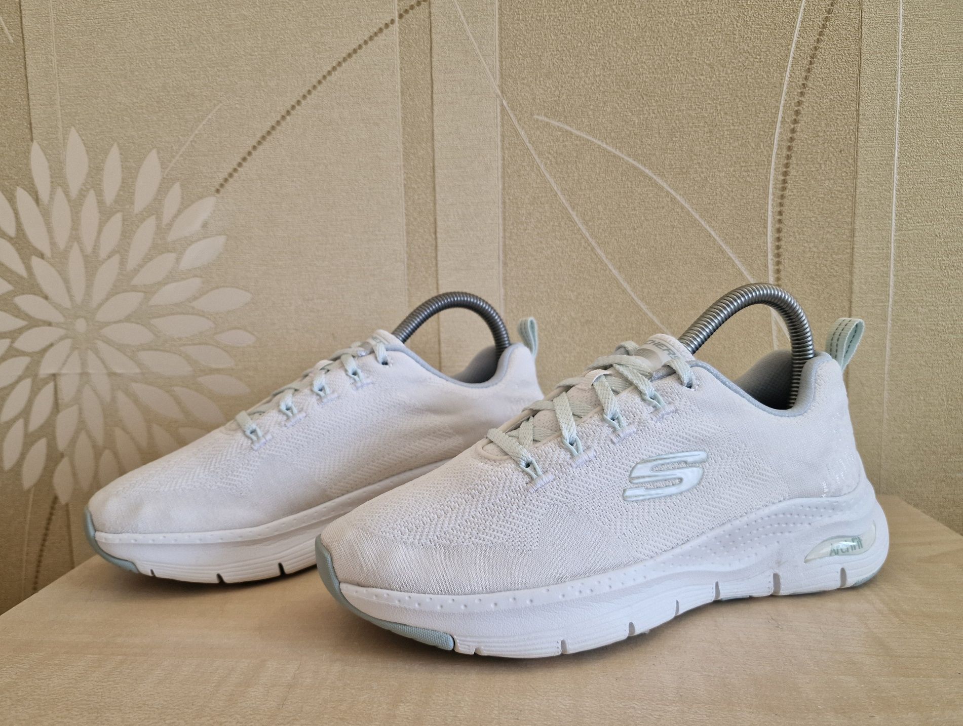 Кросівки Skechers Arch Fit оригінал розмір 36-37