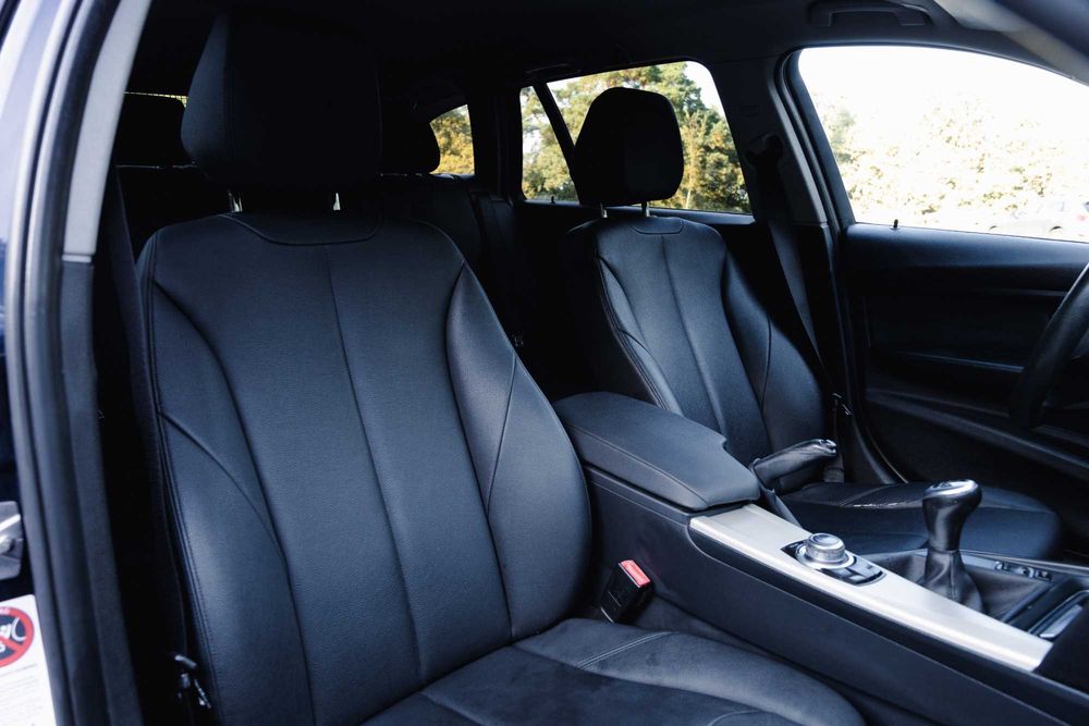 BMW 318d Luxury Bancos em Pele, Farois Xenon, GPS, Gancho reboque …