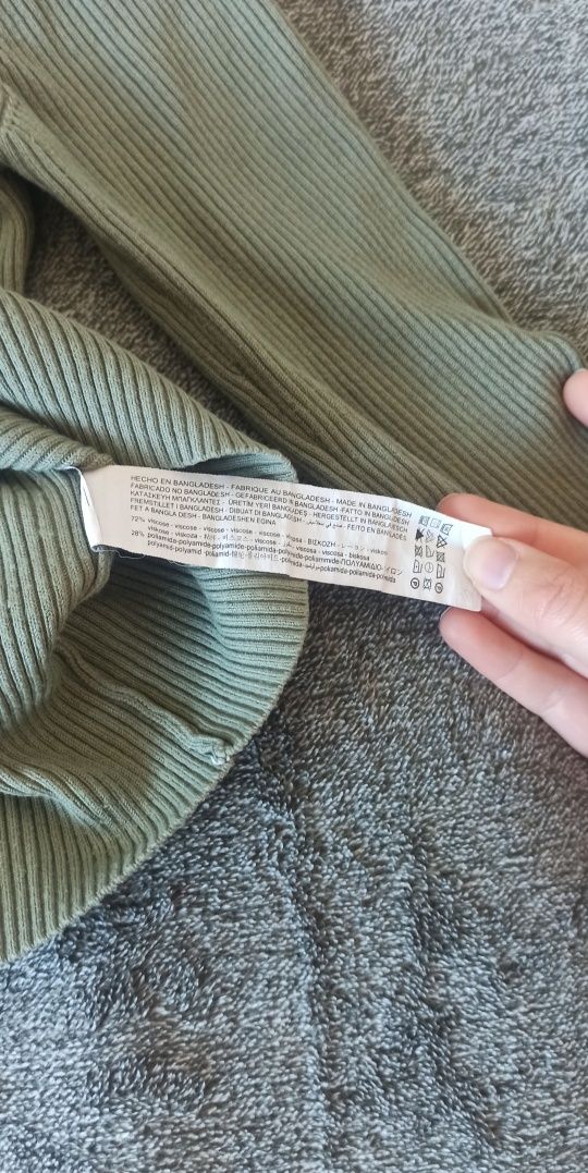 Damski oliwkowy zielony khaki prążkowany sweterek S 36 Stradivarius