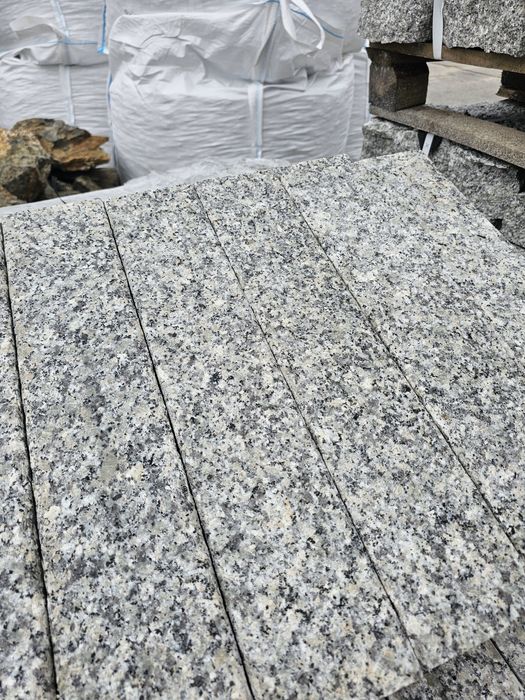 Palisada granitowa cięta płomieniowana 10/10/50