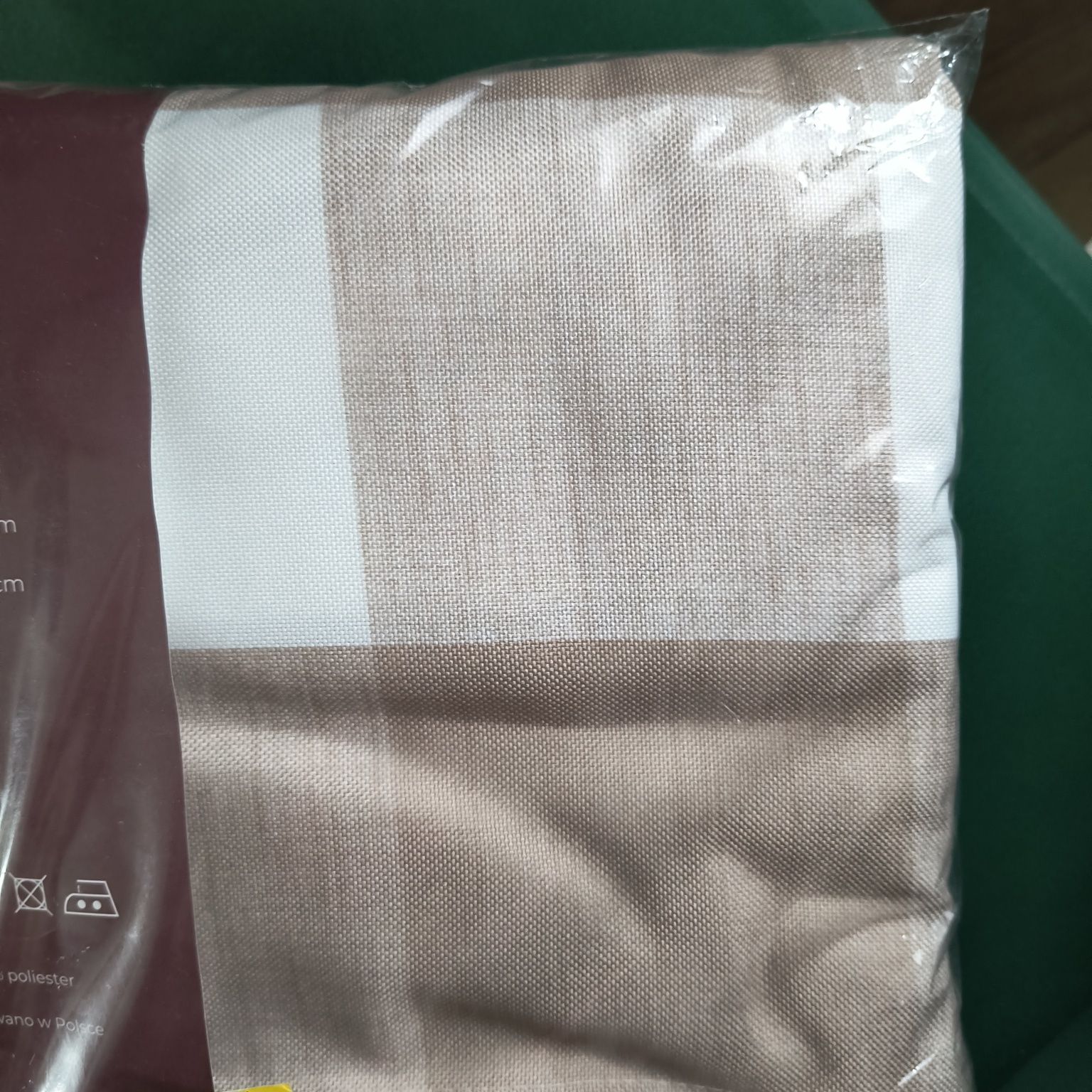 Nowy obrus 140x220 Chic Home krata beżowo-biała