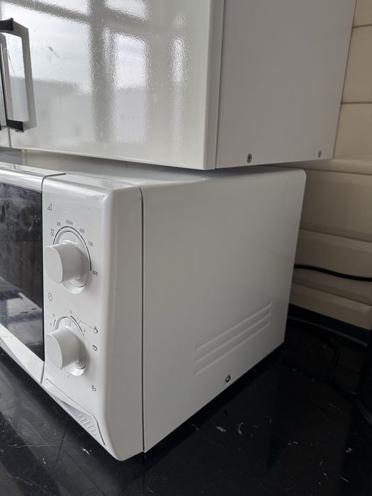 Мікрохвильовка Samsung ME81KRW