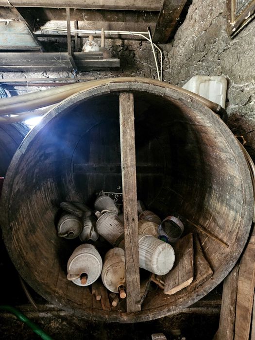Tunel de vinho em madeira