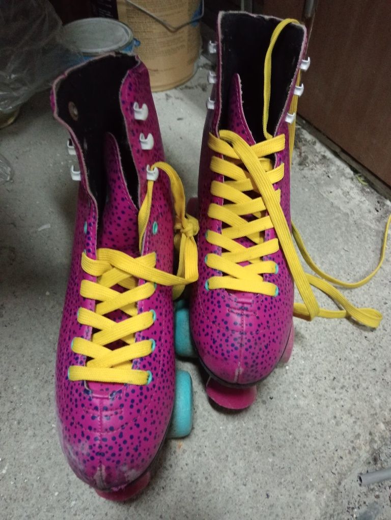 Patins semi novos
