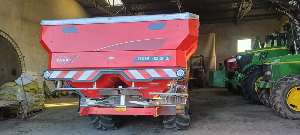Sprzedam Rozsiewacz Kuhn AXIS M 40.2 W rok2018
