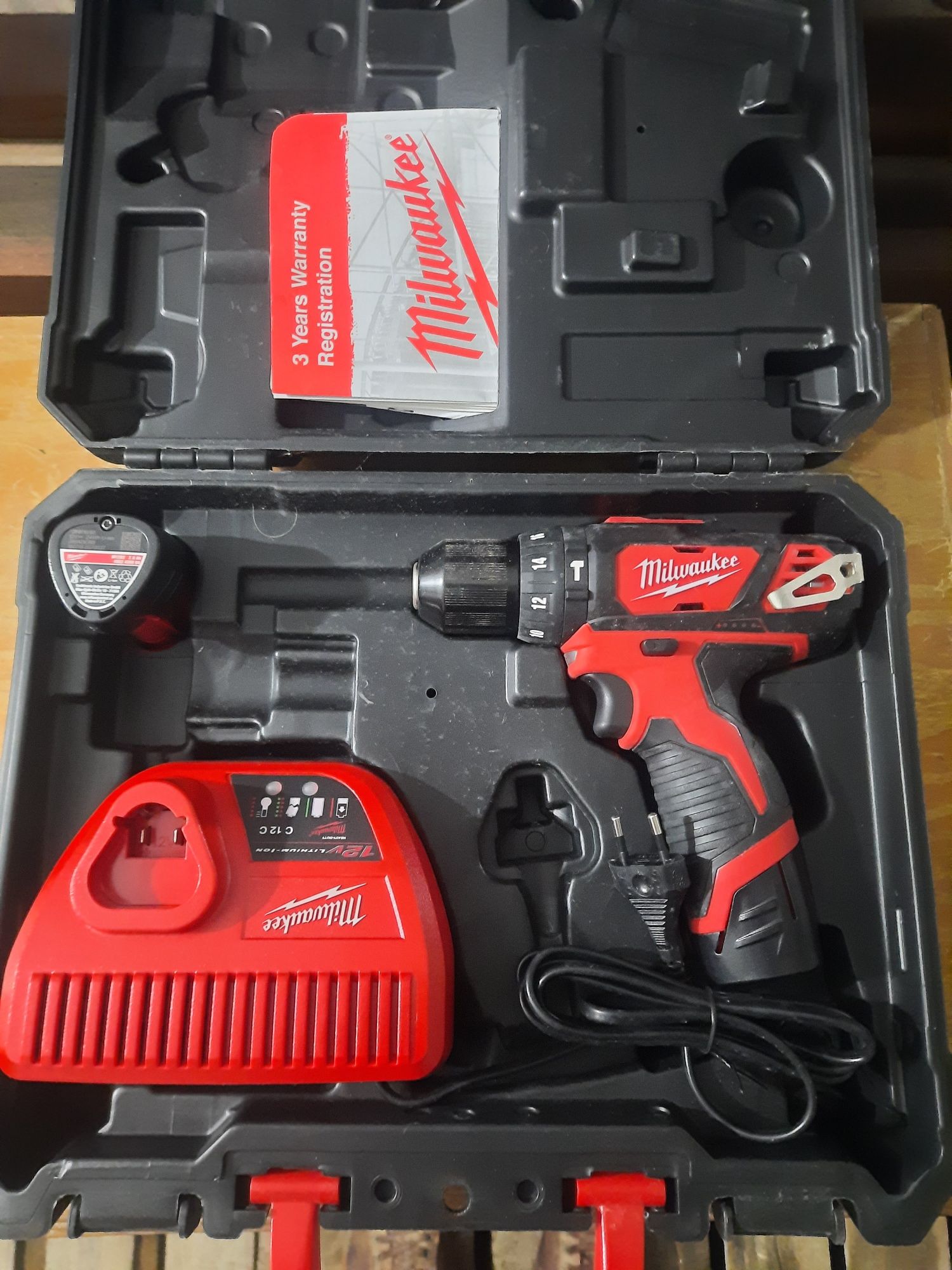 Aparafusadora Milwaukee M12 BPD