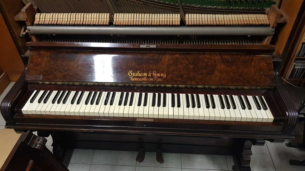 Piano Vertical Classico - Bom estado