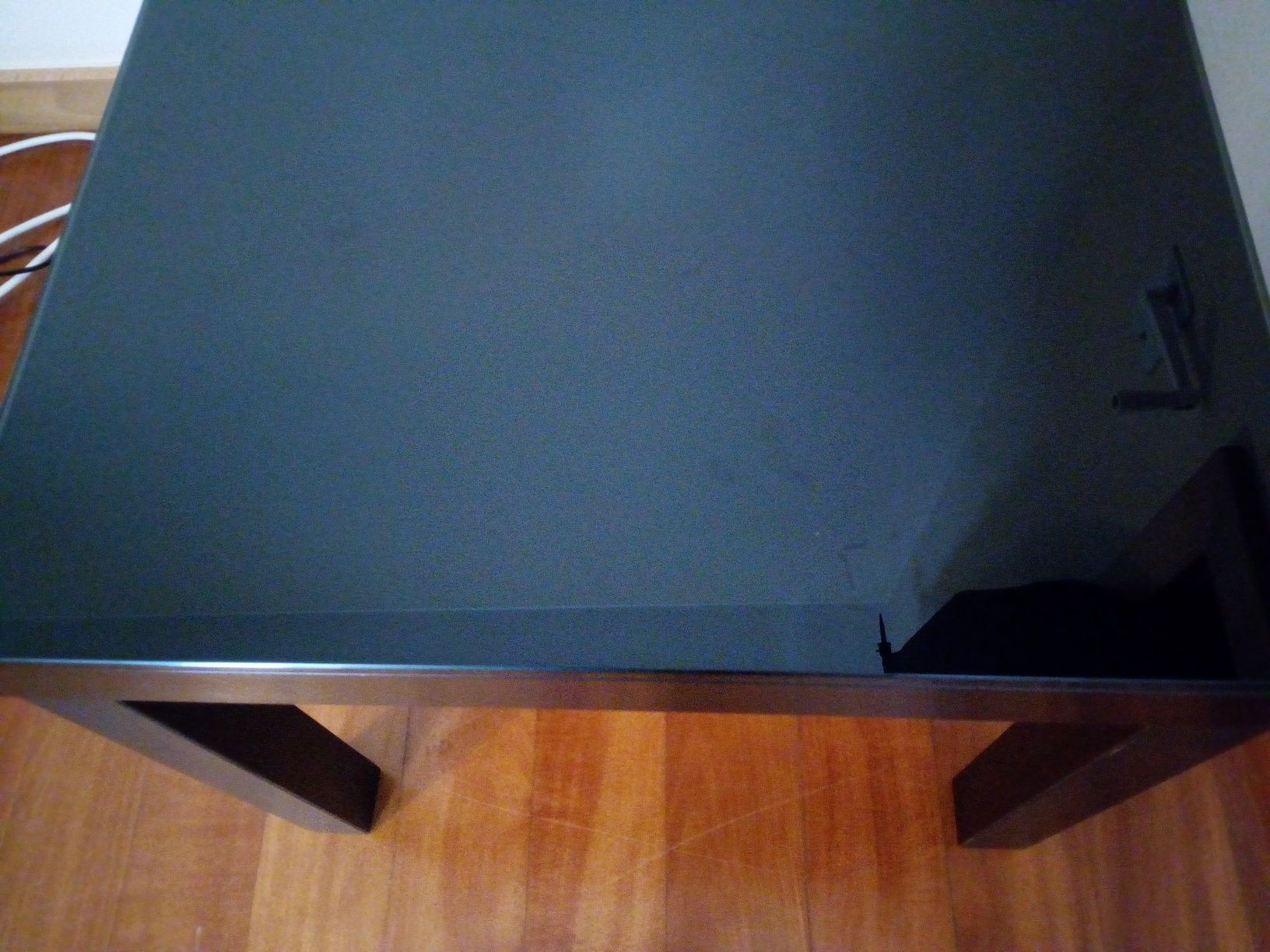Mesa de apoio ou de canto com tampo de vidro amovível