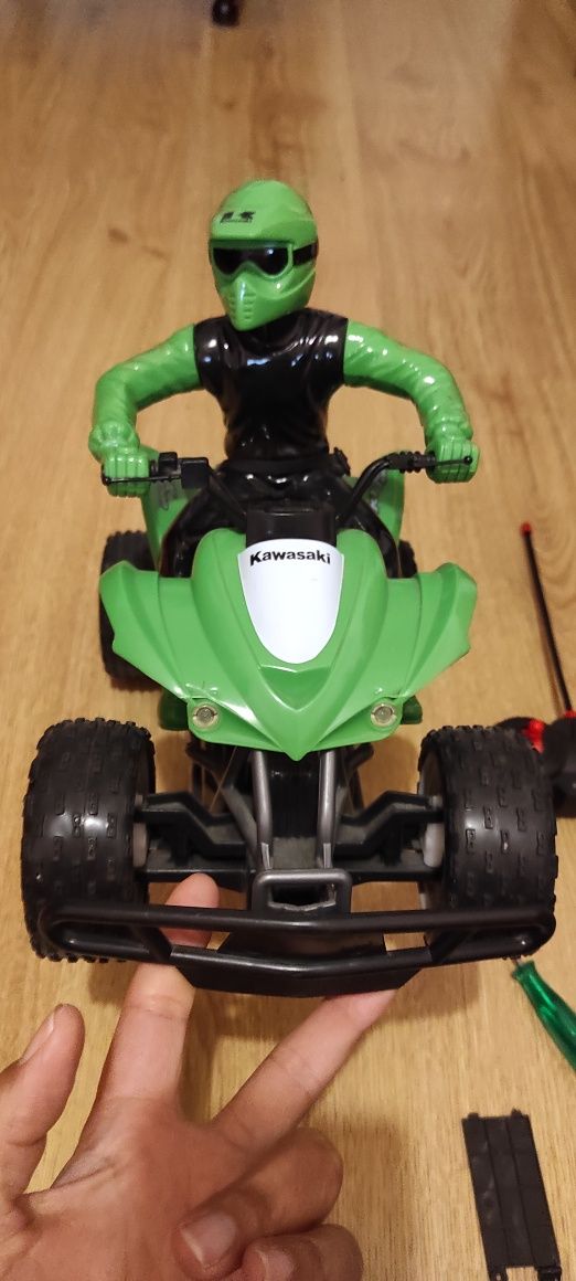 Quadriciclo Kawasaki telecomandado KFX 450R