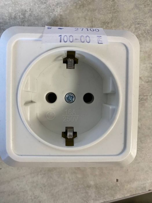 Автоматичні вимикачі, розетки, переноски