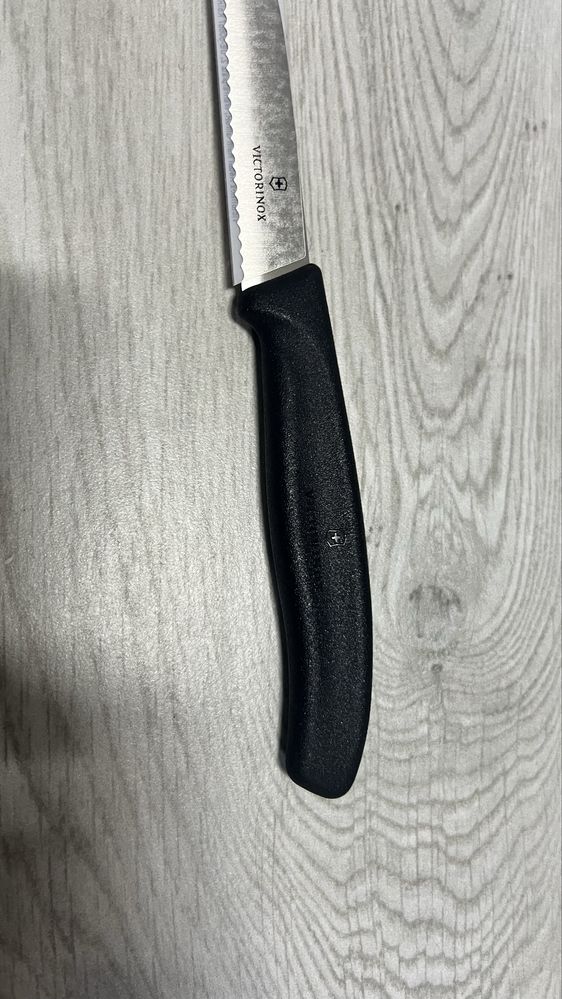 Noże kuchenne z ząbkami Victorinox  1 szt nowy do pomidora, pieczywa,