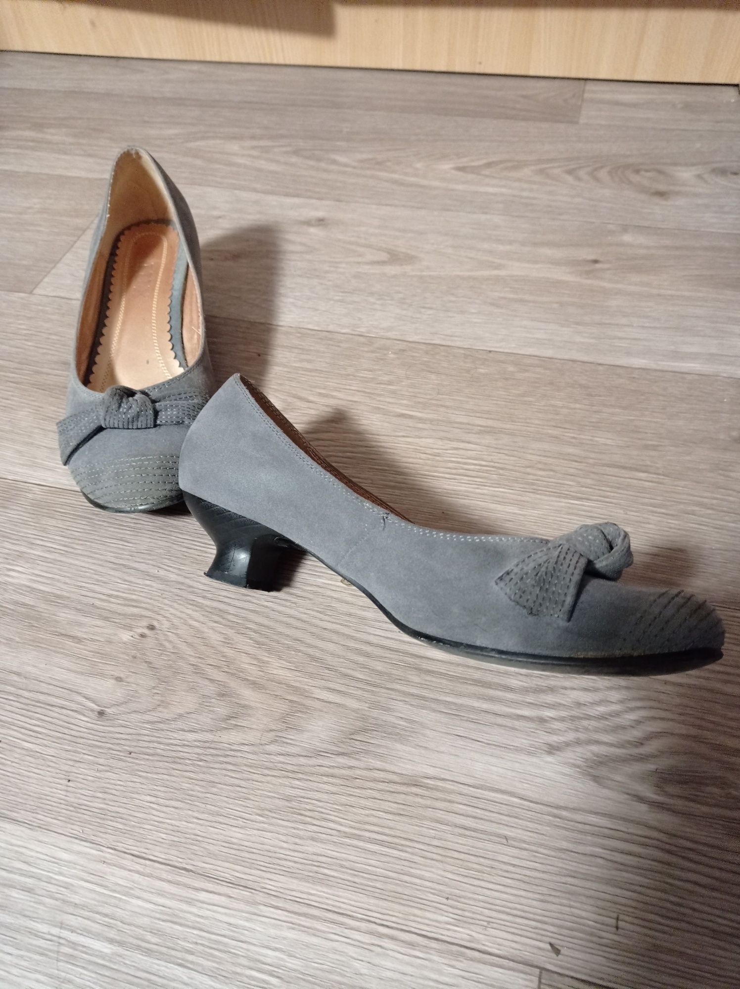 Buty zamszowe czółenka 39 szare damskie pantofelki