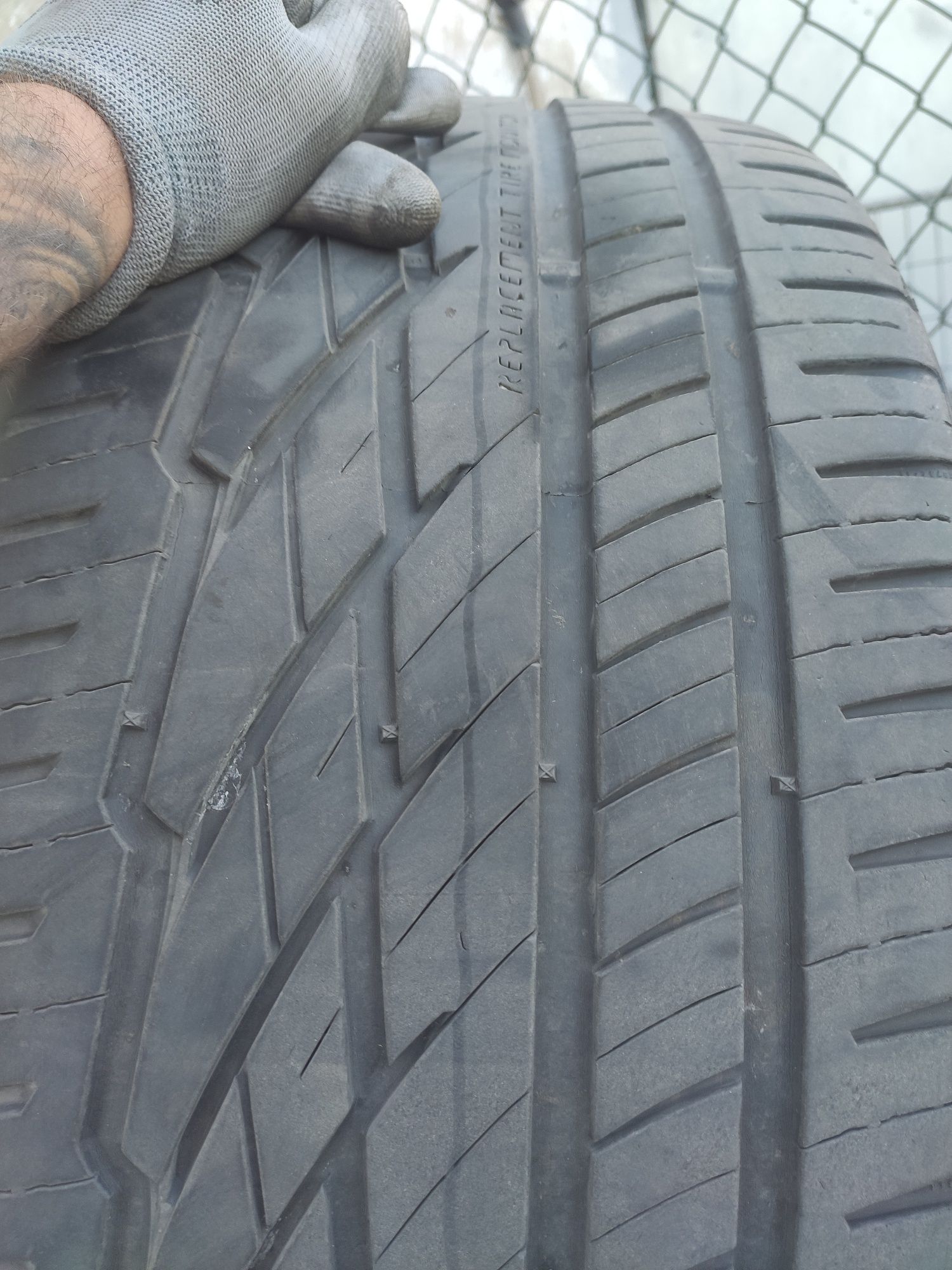 Opony 275/40 r22