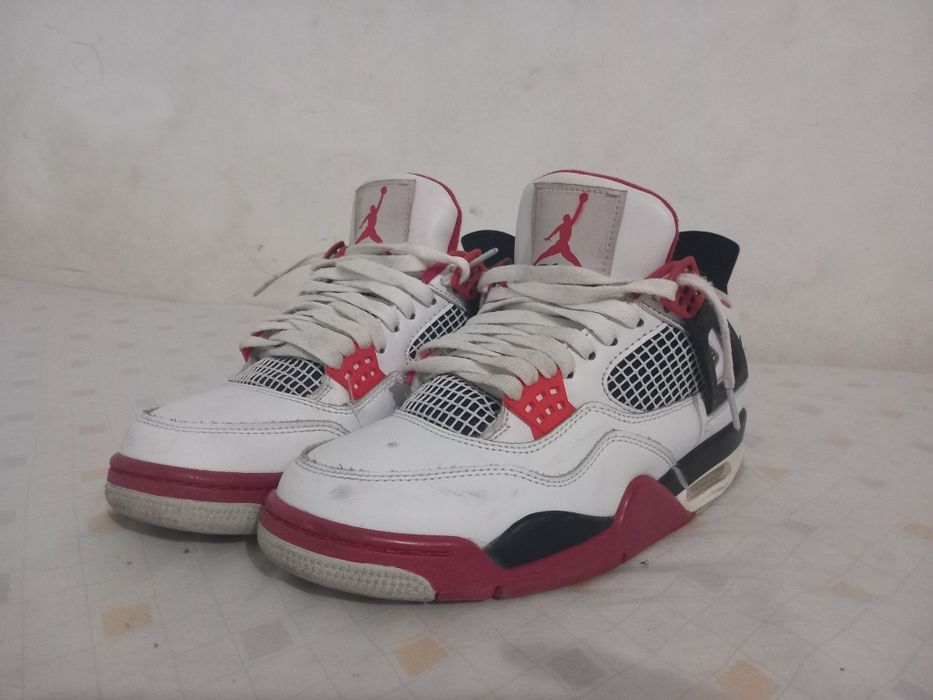Jordan 4 original em bom estado.