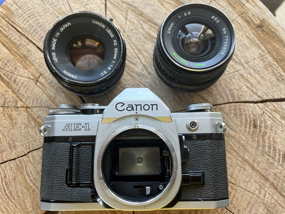 Canon AE-1 + Canon 50mm 1:1.8 + Tokina 28mm 1:2.8