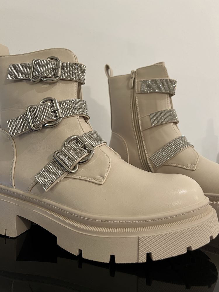 Botas Cink-me bege com brilhos