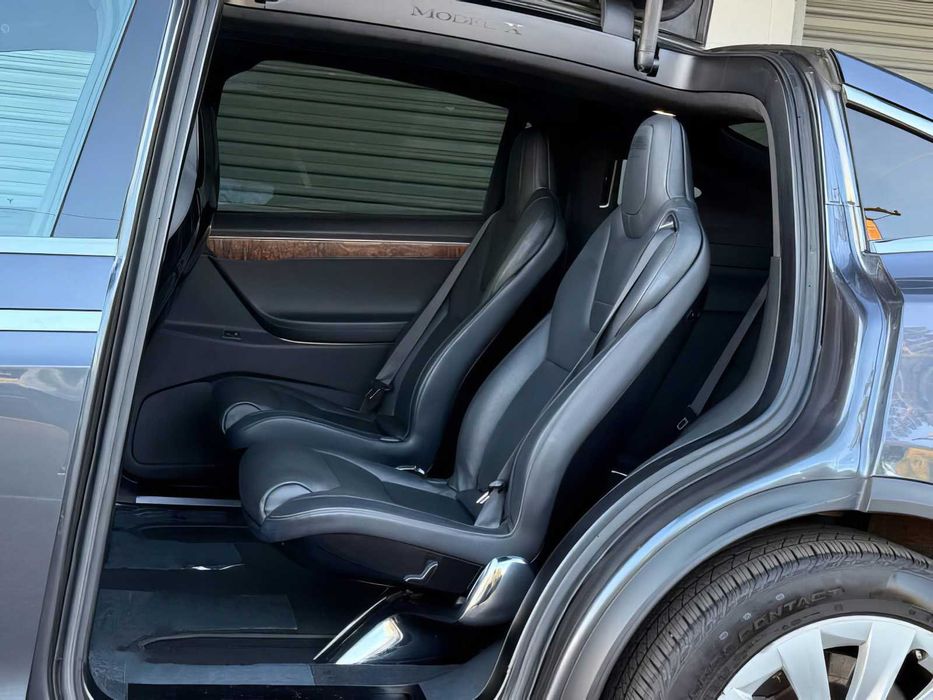 Tesla Model X      2016