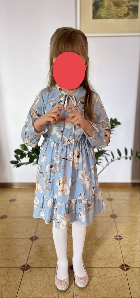 Чудесное платье для принцессы, размер 122-128.