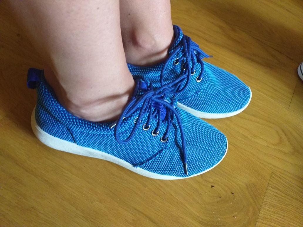 Buty sportowe r.38-39