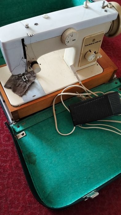 Продам швейну машину "Чайка "