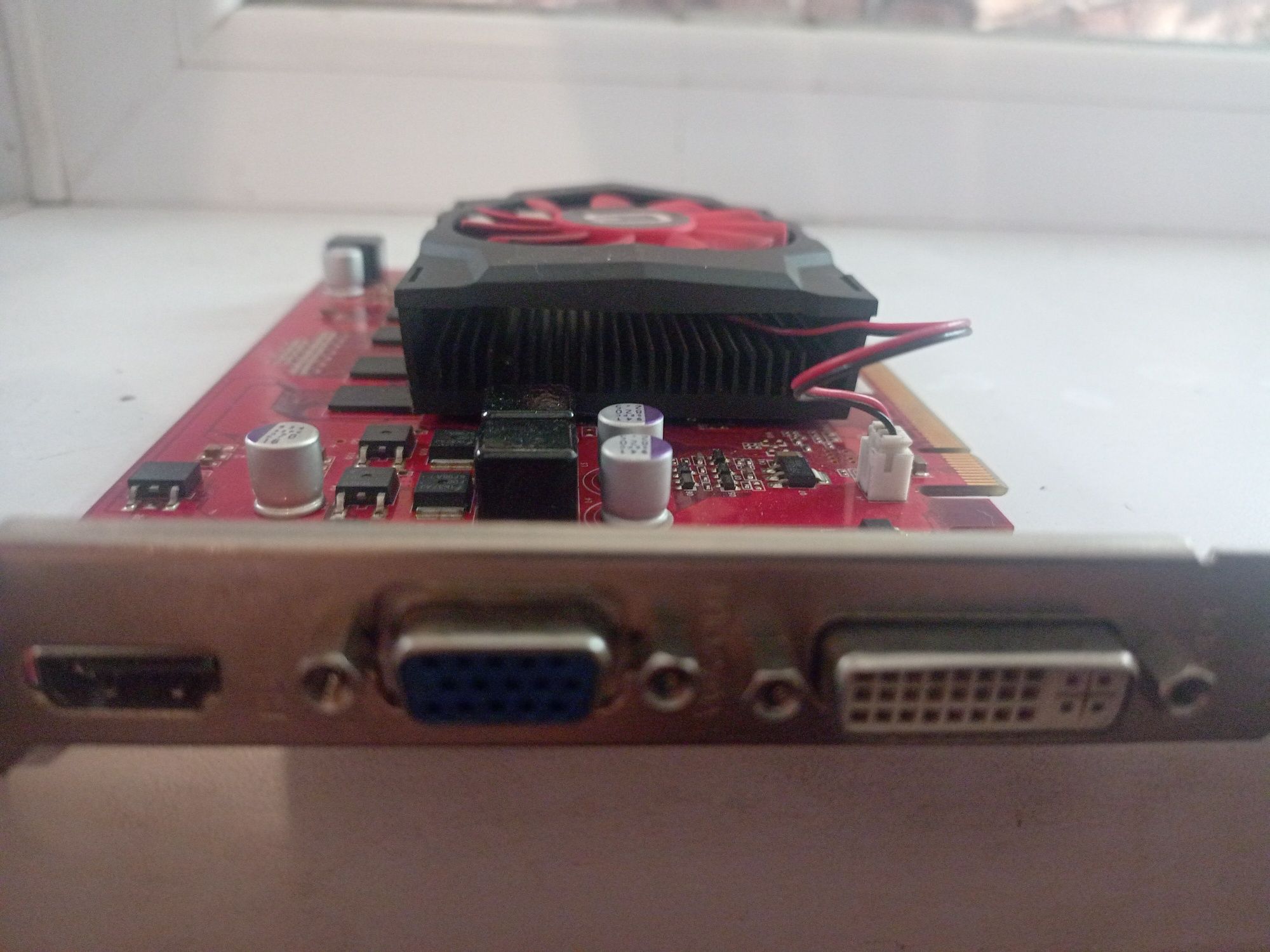 Видеокарта  NVIDIA GT 220 512МB DDR2 128Bit