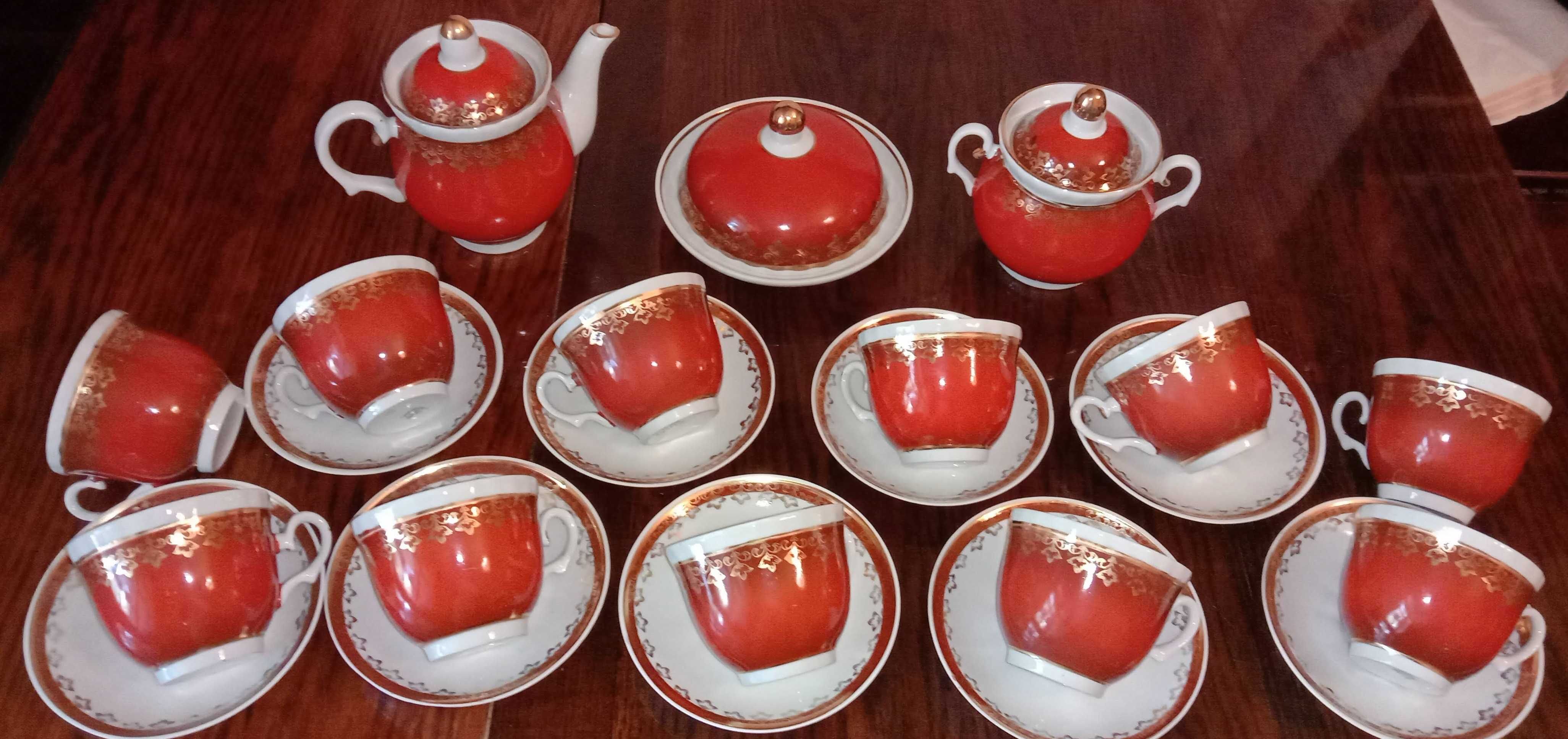 Чайный сервиз на 12 персон. Красный с позолотой. Барановка. СССР