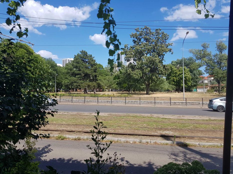 Продам в Одесі на 9й Фонтана квартиру на землі з террасою