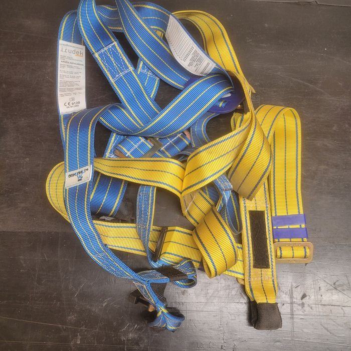 Szelki bezpieczeństwa nowe