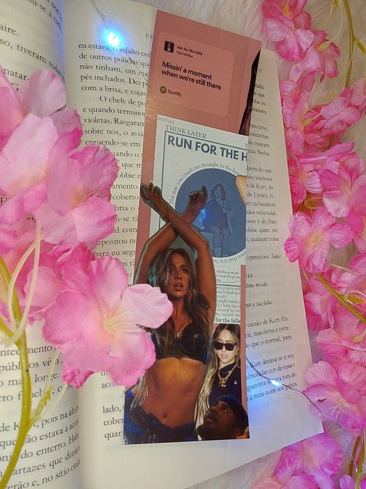Tate Mcrae bookmark