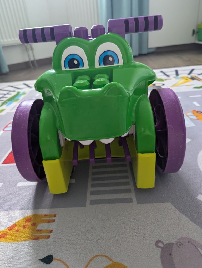 Машинка толокар Mega Bloks