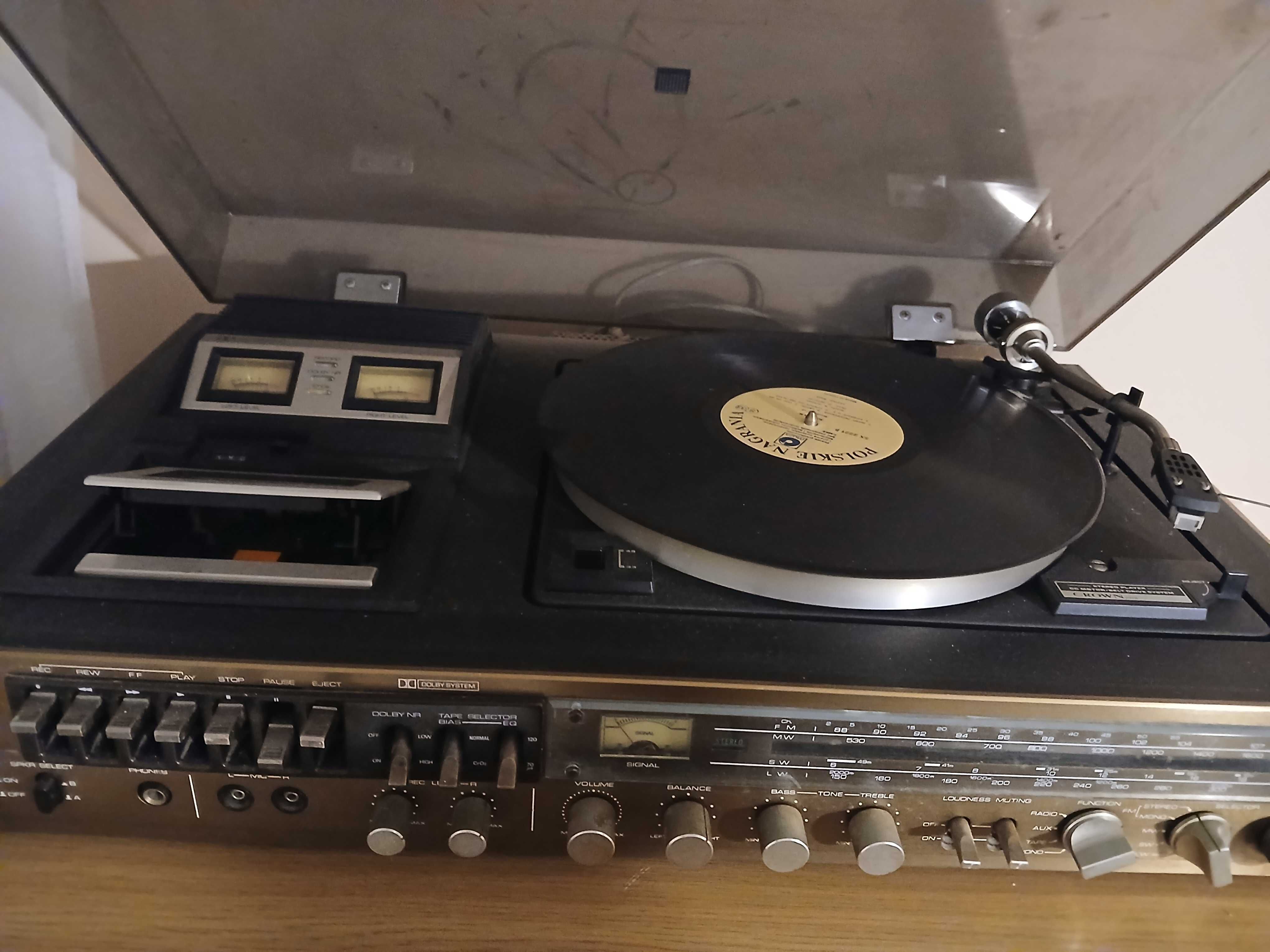 Crown stereo music