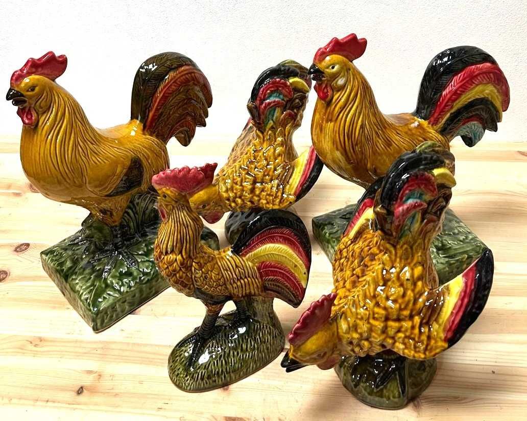 Galos em faiança tradicional de Caldas da Rainha