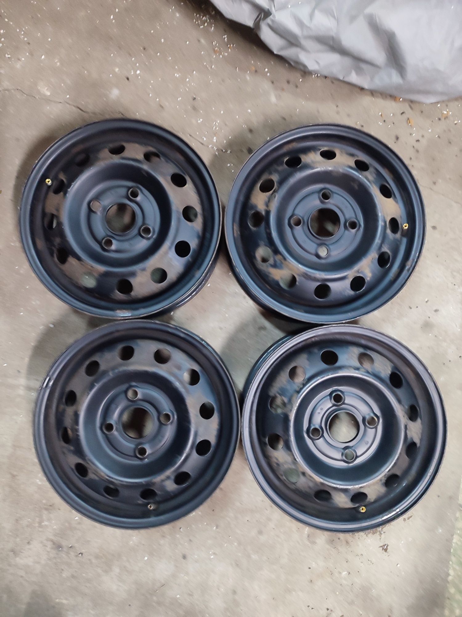 Komplet felg do Kia 13 cali 4x100 4J Et46 osadzenie 54.1