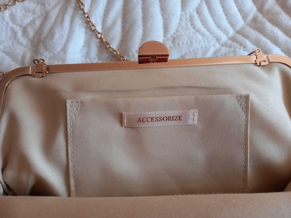 accessorize сумка на ланцюжку клатч золота 25х15 см