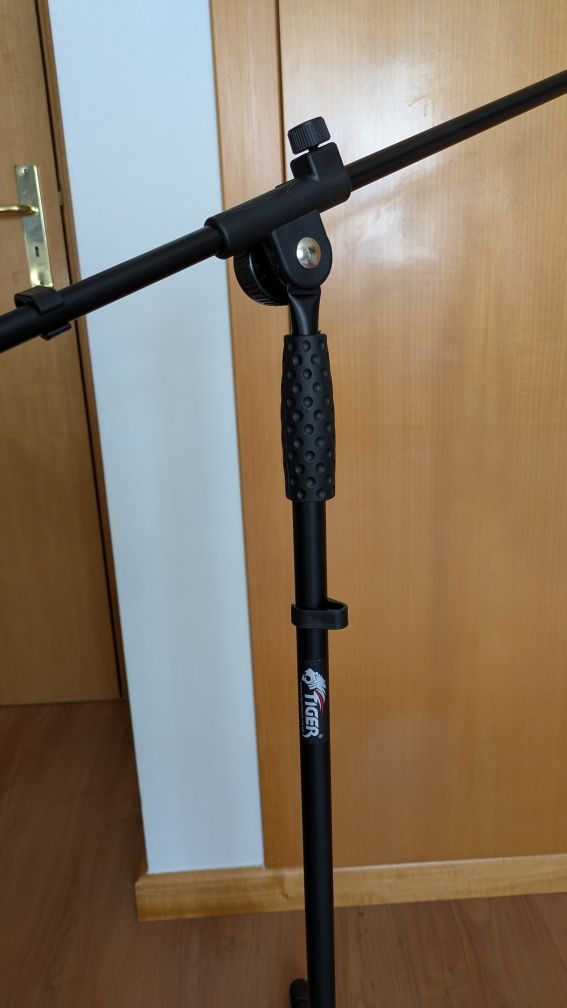 Stand universal para microfone (TIGER)