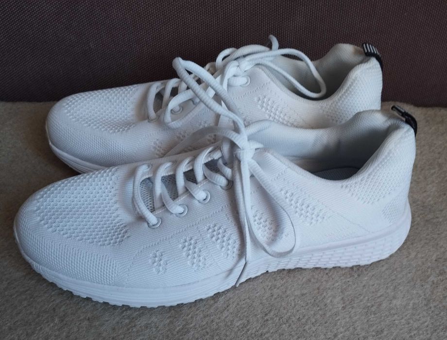 Кросівки білі лофери сліпони мокасини тапочки спортивні 25,5 см 40