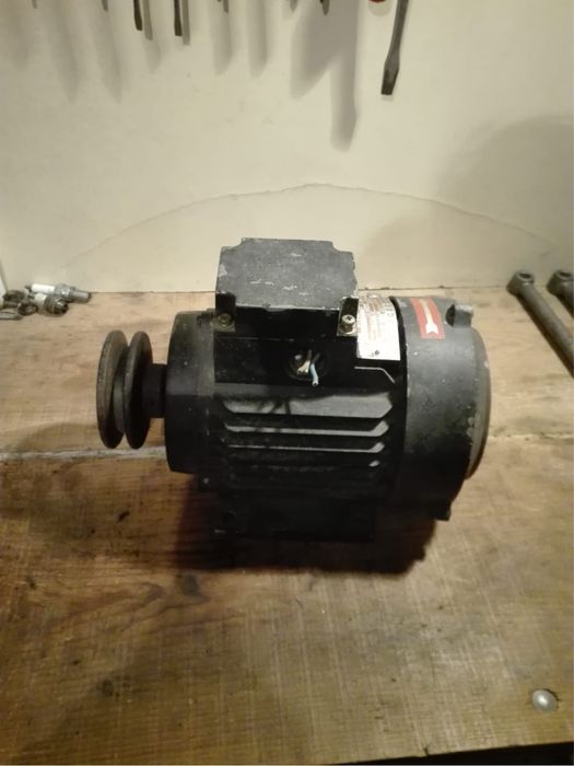 Motor eletrico trifasico